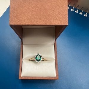 Im selling this ring I grew out of not my style was a gift